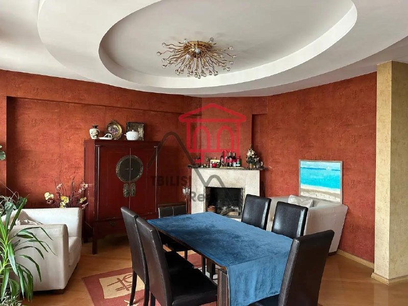 For sale is a large two-story apartment with an unusual design, 3 bathrooms, a jacuzzi, a large balcony with a city view and a working fireplace. — фото 2