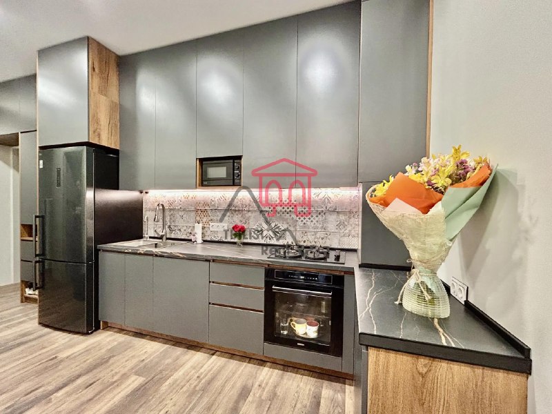 A three-room apartment in a new residential complex in Chugureti is for sale! The apartment is brand new and features premium furniture. — фото 4