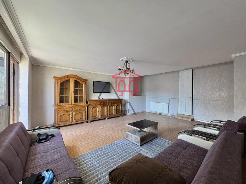 Apartment for sale in Saburtalo. Living area: 140 m². There is also an option to purchase a garage nearby with 4 parking spaces, plus a 70 m² plot of land next to it. — фото 1