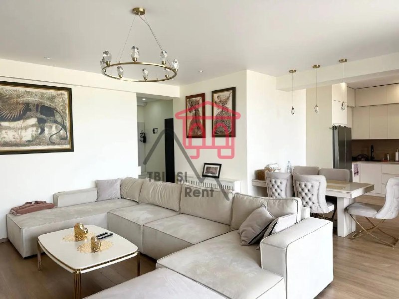 A spacious, sunny apartment with a city view in a prestigious location, recently renovated, and with underground parking, is for sale. — фото 2