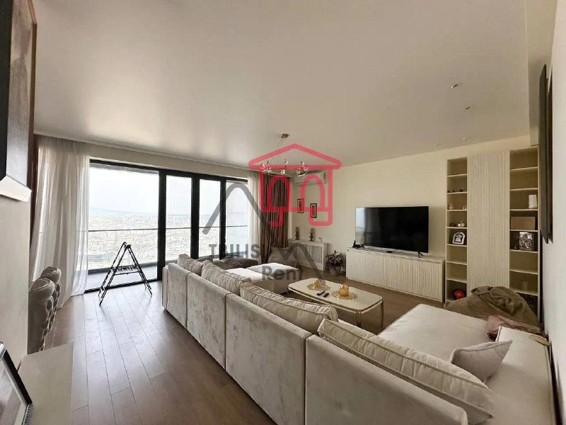 A spacious, sunny apartment with a city view in a prestigious location, recently renovated, and with underground parking, is for sale. — фото 3