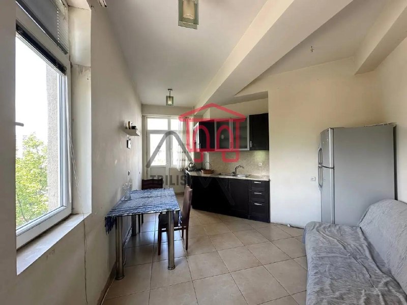 A bright apartment with a separate kitchen and two balconies in the center of the Saburtalo district is for sale. — фото 4