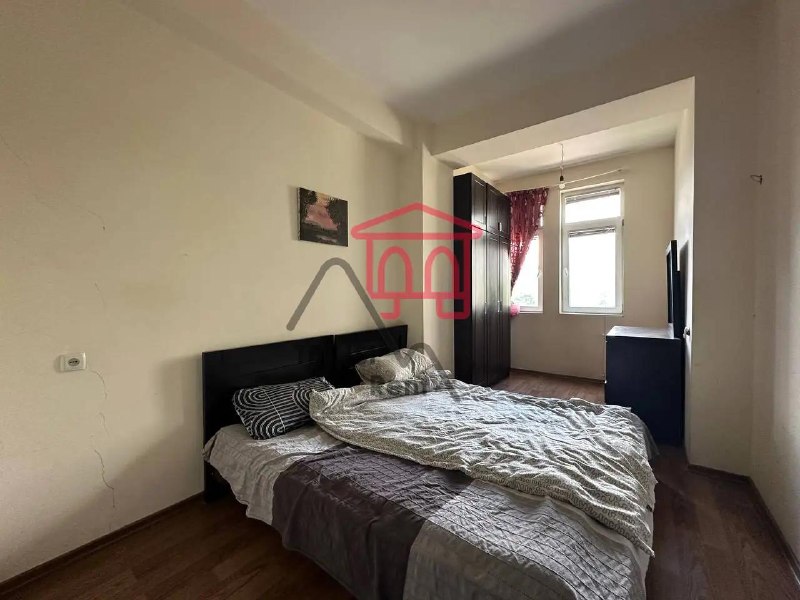 A bright apartment with a separate kitchen and two balconies in the center of the Saburtalo district is for sale. — фото 5