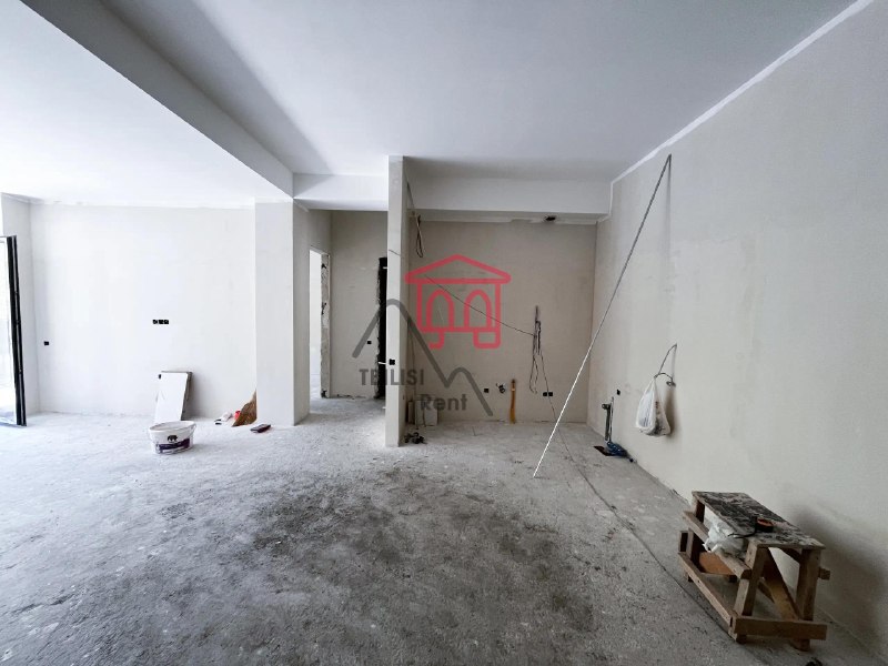 A spacious white-frame apartment with stunning views is for sale in a new building in the historic Sololaki neighborhood. — фото 5