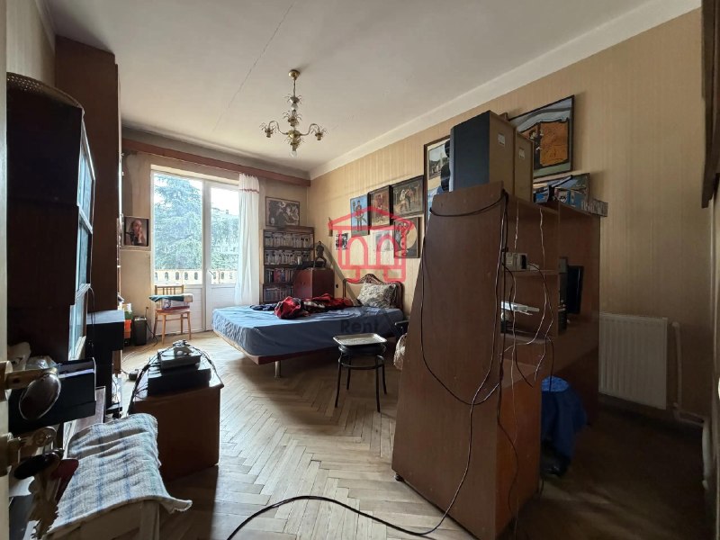 Apt. for sale in a prime location in a prestigious Building. Furniture will be removed, but the built-in closets will remain. 2 Bathrooms, Balcony in the master Bathroom. A basement unit on the ground floor is also for sale for $10,000. 3-meter-high ceilings. — фото 4
