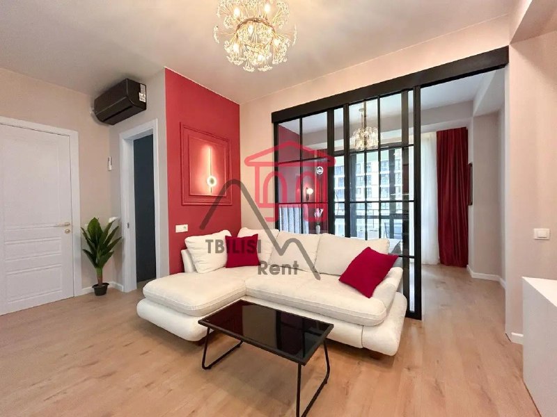 A three-bedroom apartment with a separate dressing room is for sale in the Monolit Green City residential complex. The apartment is fully furnished with high-quality furniture and appliances. The complex features a swimming pool, fitness center, padel tennis courts, a soccer field, and a large, green, guarded courtyard. A school and a kindergarten are also on site. A TV, dining table, and chairs will be installed. — фото 1