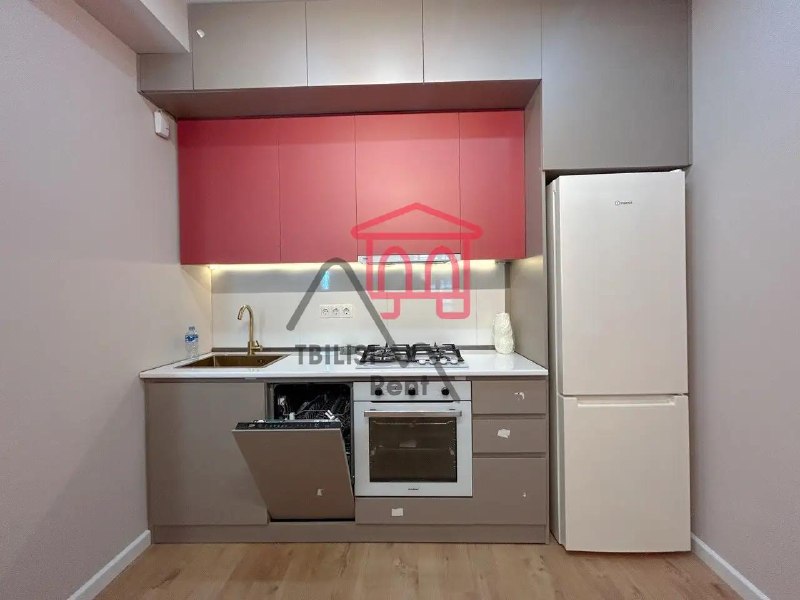 A three-bedroom apartment with a separate dressing room is for sale in the Monolit Green City residential complex. The apartment is fully furnished with high-quality furniture and appliances. The complex features a swimming pool, fitness center, padel tennis courts, a soccer field, and a large, green, guarded courtyard. A school and a kindergarten are also on site. A TV, dining table, and chairs will be installed. — фото 3
