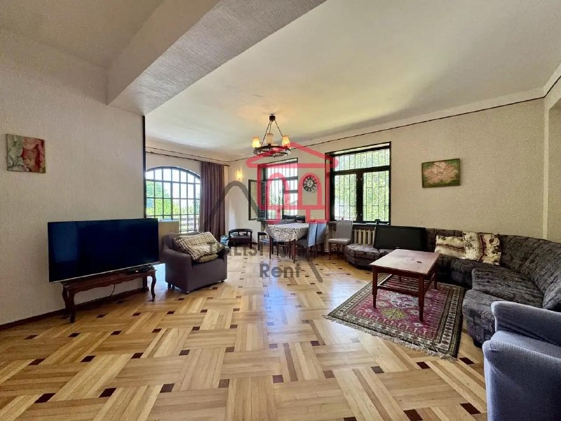 A house in the village of Tskhvarichamia is for sale. In addition to the main house, the property includes an outbuilding that could be converted into a bathhouse, guest house, or summer house. The plot itself offers the potential for building a second house or two small cottages, making it an attractive option not only for living but also for a profitable future investment. The plot area is 1,100 m². A garage is included. — фото 2