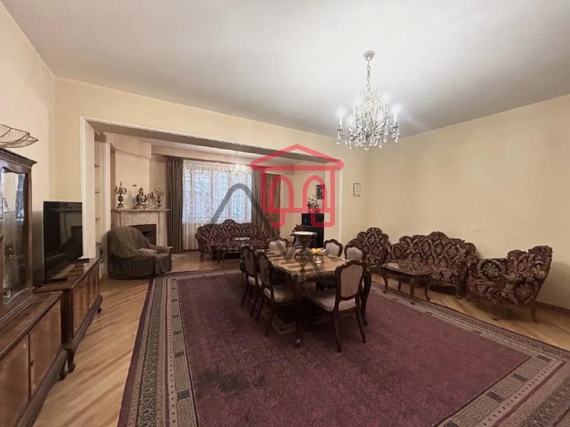 A cozy, spacious apartment for sale in the Saburtalo district, near the Medical University. It features a private 50 sq m garden and a 20 sq m basement. — фото 1
