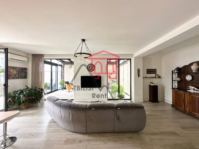 A spacious apartment with designer renovations in Vake is for sale. It's on the second-to-top floor and features a balcony, a spacious terrace with city views, and a covered attic. Two bathrooms, a walk-in closet, all necessary appliances, and heated floors. — фото 3
