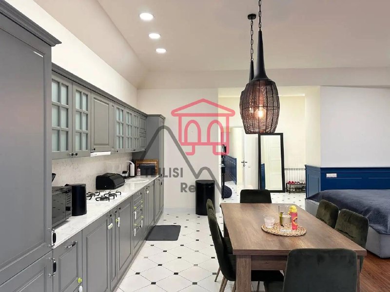 A spacious apartment with a modern designer renovation in a new building in the Vera district is for sale. The apartment features two bathrooms, two balconies with excellent views, and a walk-in closet. — фото 1