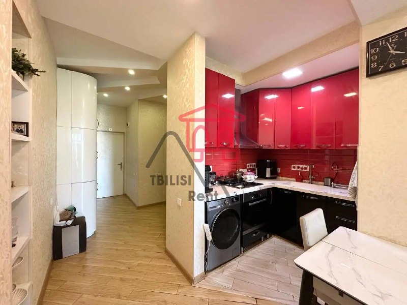 A spacious 2-bedroom apartment with 2 balconies is for sale right next to the “State University” metro station. The buyer has the option to make a down payment of $90,000 and pay the remaining balance over a period convenient for them. The owner will continue to live in the apartment until full payment is made. — фото 2