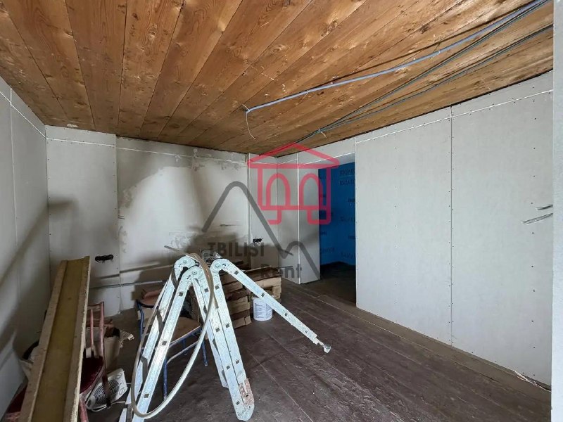 A green-frame apartment with all utilities is for sale in the very center of the city, in the Mtatsminda District. All walls, corners, and the ceiling are reinforced with metal beams. High-quality, premium building materials were used during the renovation. All plumbing fixtures are German-made. The building materials are included with the sale of the apartment. — фото 5