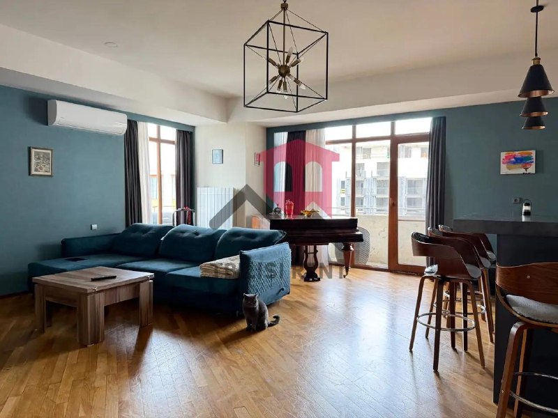 A spacious apartment is for sale, featuring high-end renovations with oak parquet flooring and thermal insulation, located in an eco-friendly area with fresh air between Vake and Bagebi. The apartment has 3 bedrooms, a spacious hallway, 2 bathrooms, a large walk-in closet, and a corner balcony with a city view and mountains. The apartment is being sold with full furniture and built-in appliances. — фото 1