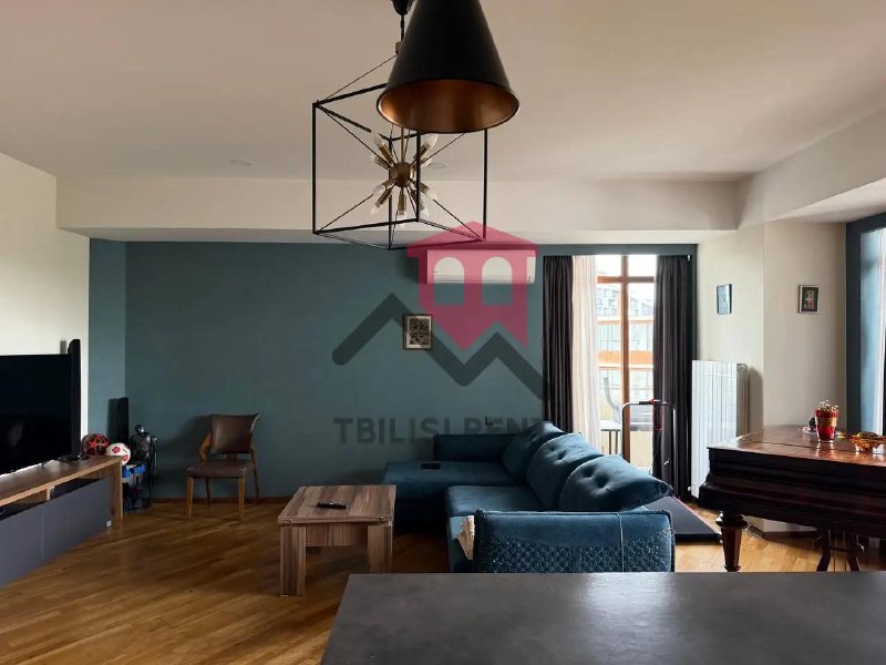 A spacious apartment is for sale, featuring high-end renovations with oak parquet flooring and thermal insulation, located in an eco-friendly area with fresh air between Vake and Bagebi. The apartment has 3 bedrooms, a spacious hallway, 2 bathrooms, a large walk-in closet, and a corner balcony with a city view and mountains. The apartment is being sold with full furniture and built-in appliances. — фото 5