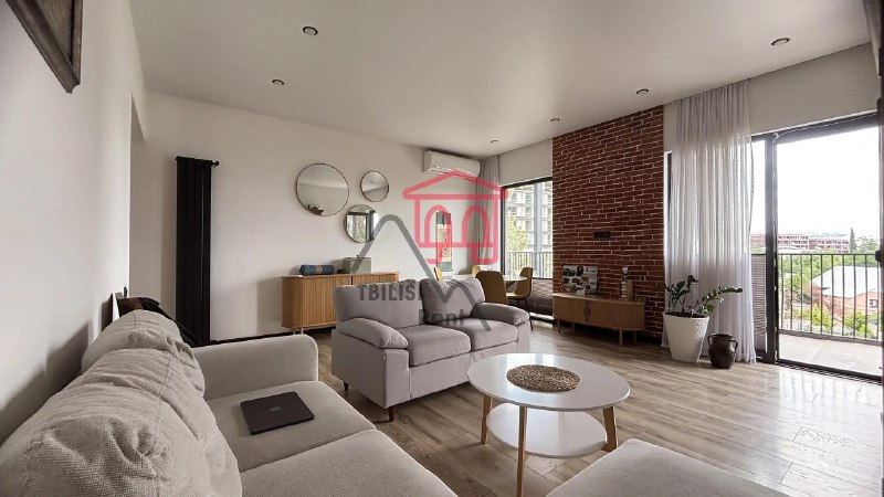 Spacious apartment for sale. Access to the building’s rooftop terrace from the apartment, with a view of the Georgian countryside. Three balconies, with access from every bedroom. Four bathrooms, a separate laundry room, and a spacious living room. — фото 1