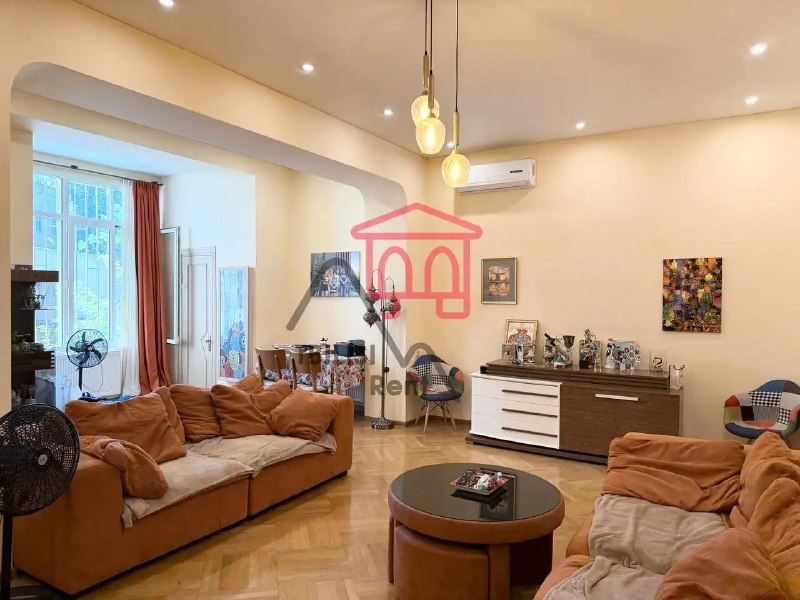 A spacious, well-renovated 2-bedroom apartment with a separate kitchen, a working fireplace, and a balcony is for sale on Gagarin Square in Saburtalo. The apartment is sold with furniture. — фото 1