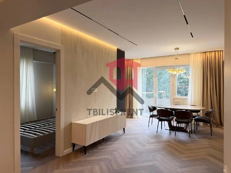 A brand-new, spacious apartment is for sale in a new building in the Vashlijvari neighborhood. The apartment has 2 bedrooms and a walk-in closet, a balcony, and a utility room. It also has a separate entrance. — фото 2