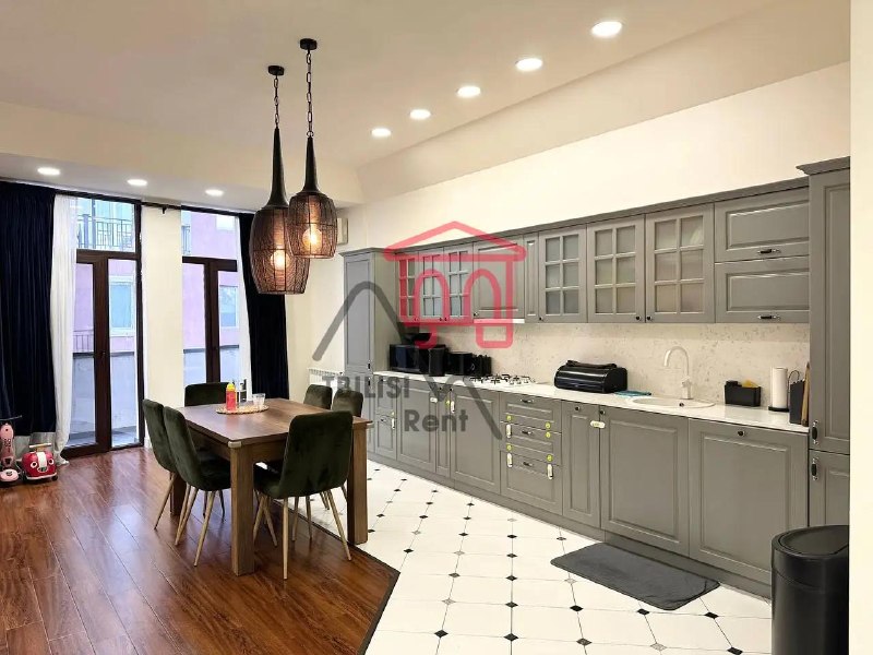 A spacious apartment with a modern designer renovation in a new building in the Vera district is for sale. The apartment features two bathrooms, two balconies with excellent views, and a walk-in closet. — фото 2