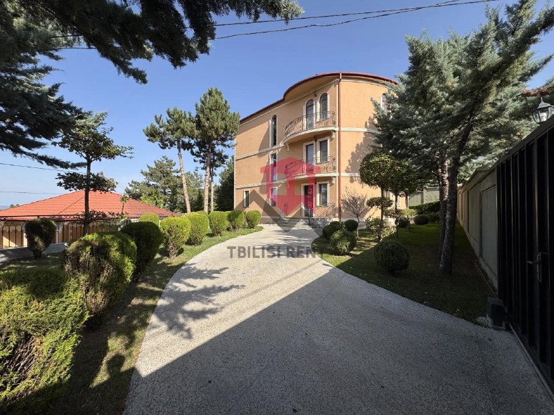 House 540 m², 9 rooms — photo 1