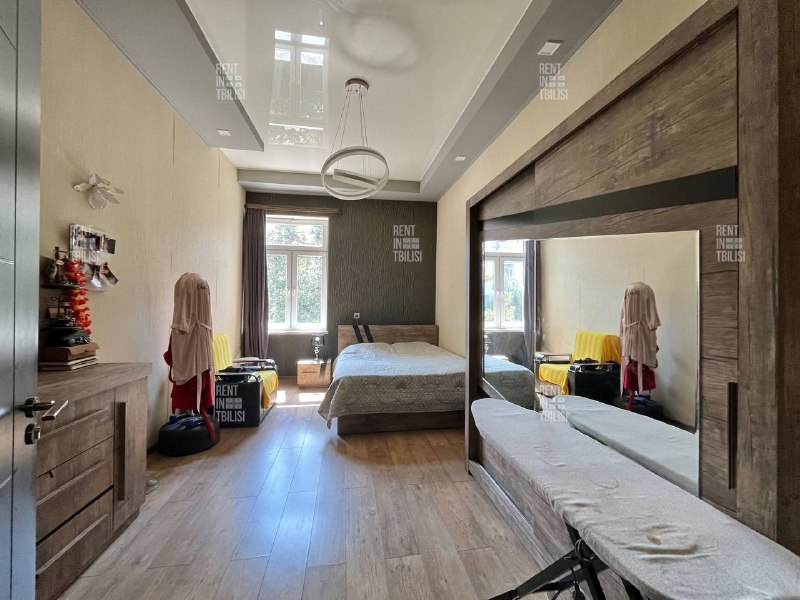 Cozy family apartment on a central street with a pleasant green shared courtyard where you can park your car freely. — фото 4