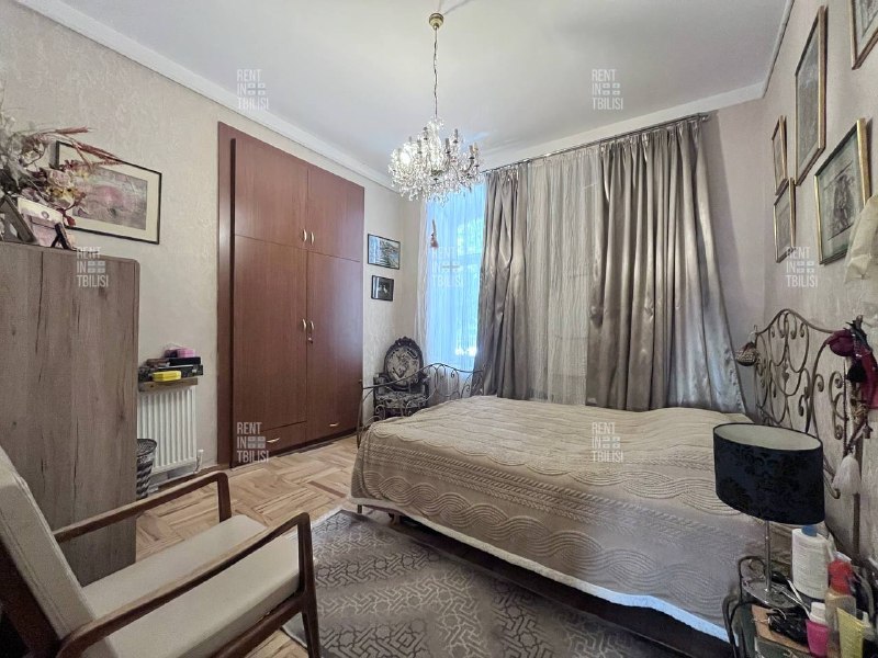 Apartment for sale, divided into two separate parts: one for living and the other suitable for rental. 2 bedrooms, 2 bathrooms, 2 kitchens, 4 m high ceilings. Built-in wardrobes included. Shared hallway. 1st floor from Zubalashvili St. and 2nd floor from Griboedov St. Sold as one unit — фото 3