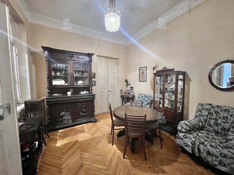 The apartment is non-standard, in old Tbilisi, with high ceilings. — фото 2