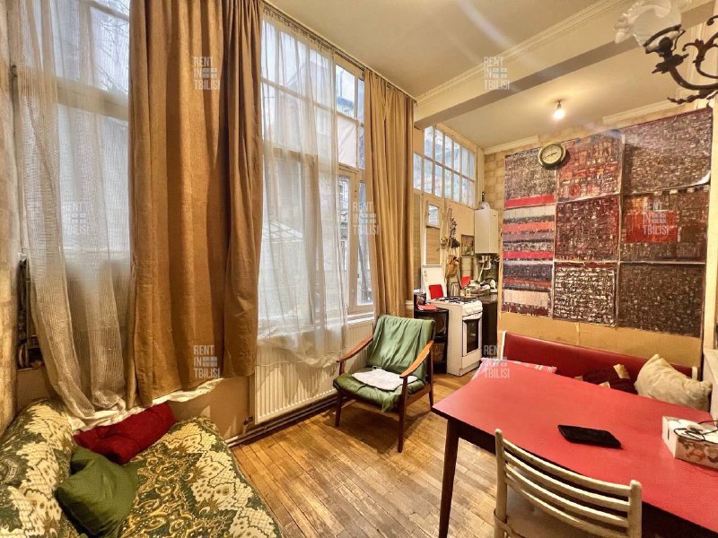 The apartment is non-standard, in old Tbilisi, with high ceilings. — фото 4