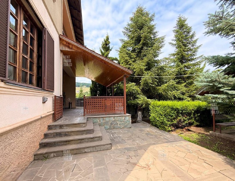 House — photo 1