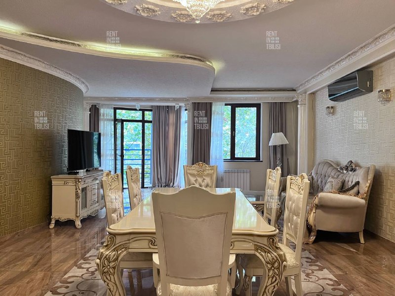 Apartment 185 m², 4 rooms — photo 1