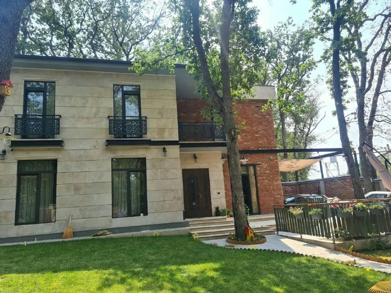 House, 3 bedrooms · Mtatsminda — photo 1