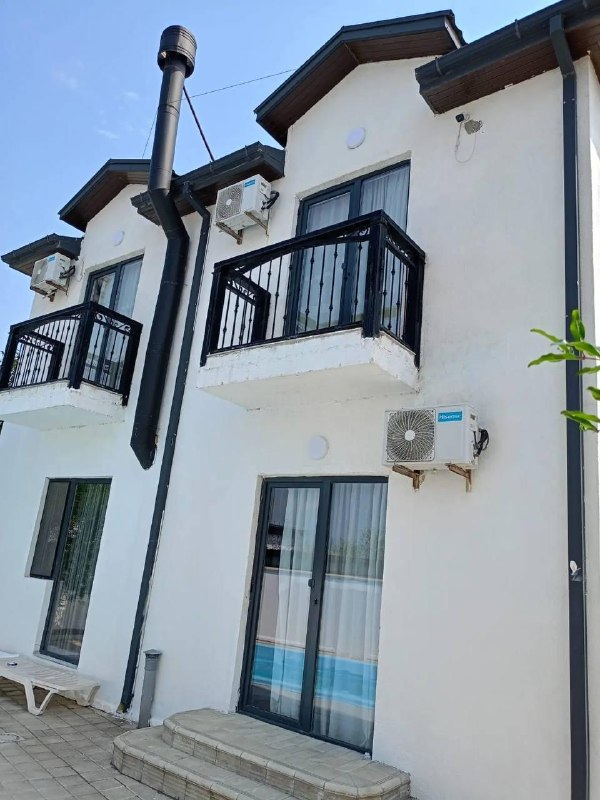 House, 3 bedrooms — photo 1