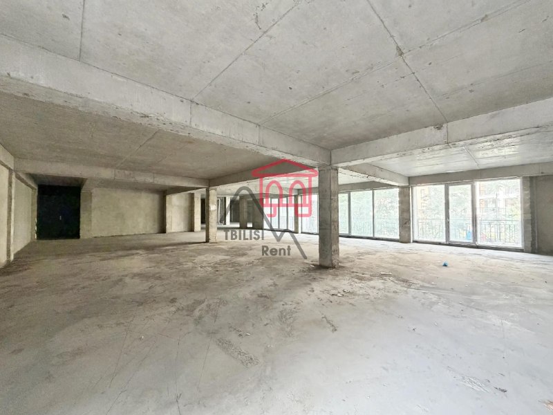 Commercial 493 m², 3 rooms — photo 1