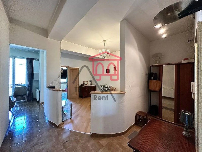 Продается квартира с 1 спальней в районе Ваке. В квартире бамбуковый паркет, просторный балкон с красивым видом на долину реки Вера. Кухня отдельная, но с возможностью объединения с основной комнатой. Так же продается отдельно парковочное место. — фото 1