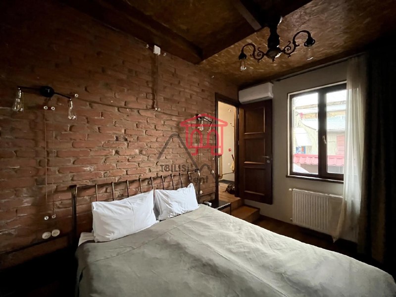 House, 4 bedrooms · Mtatsminda — photo 1