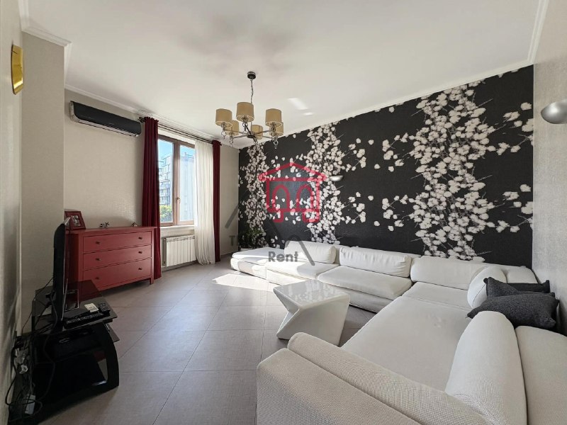 Apartment 400 m², 4 rooms — photo 1
