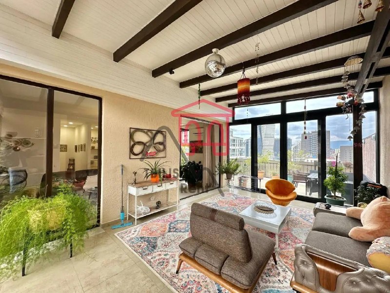 Apartment 220 m², 4 rooms — photo 1