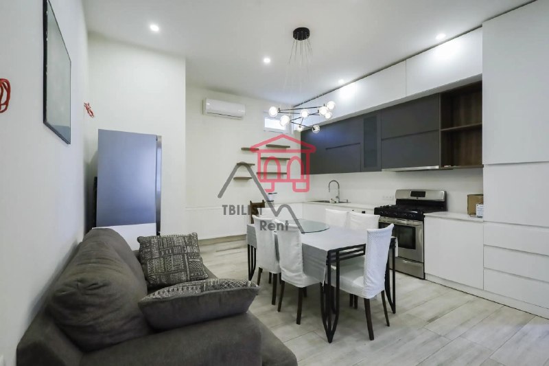 Apartment, 5 bedrooms · Mtatsminda — photo 1