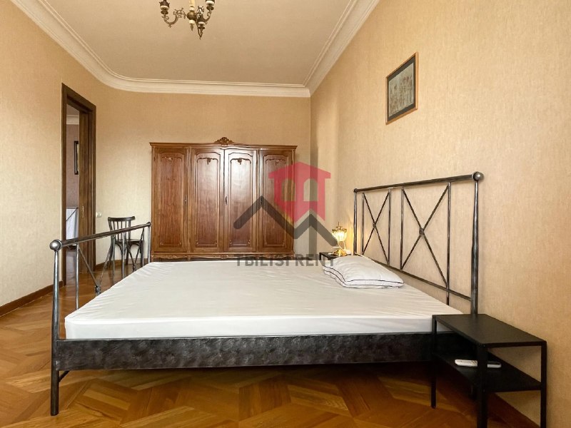 Apartment, 5 bedrooms · Mtatsminda — photo 4