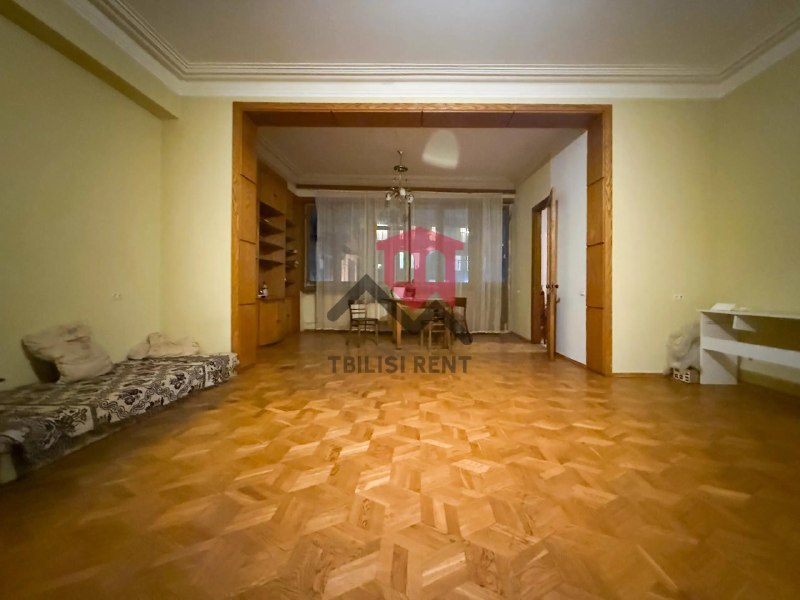 ბინა, 4 საძინებელი · ვაკე — ფოტო 2