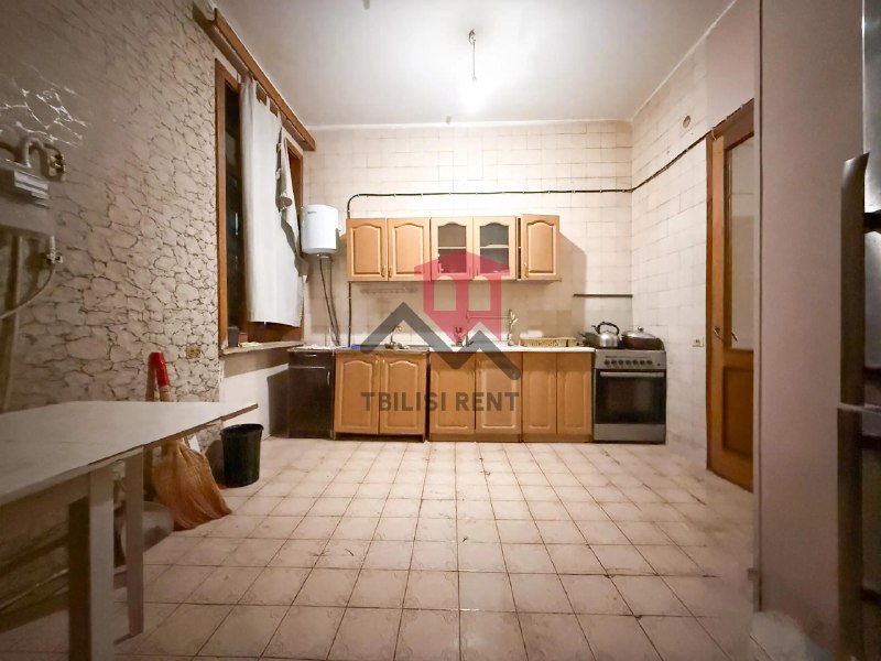 Apartment, 4 bedrooms · Vake — photo 3