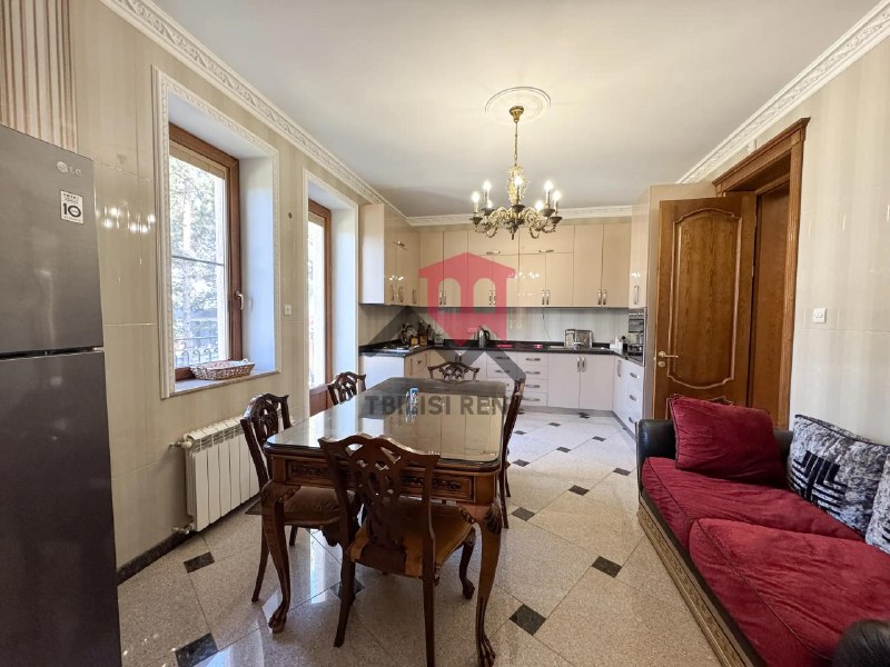 House, 4 bedrooms · Mtatsminda — photo 3