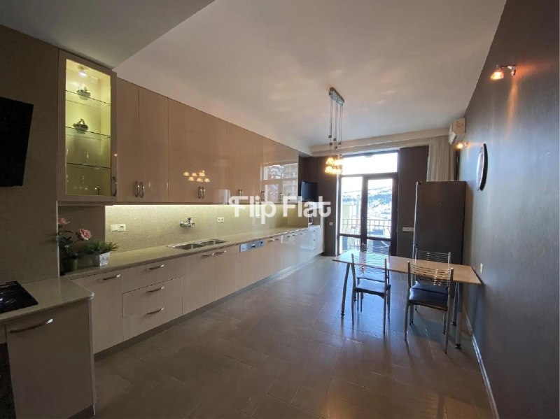 Apartment, 3 bedrooms · Mtatsminda — photo 1