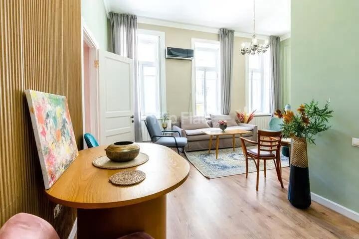 Apartment, 1 bedroom · Mtatsminda — photo 1