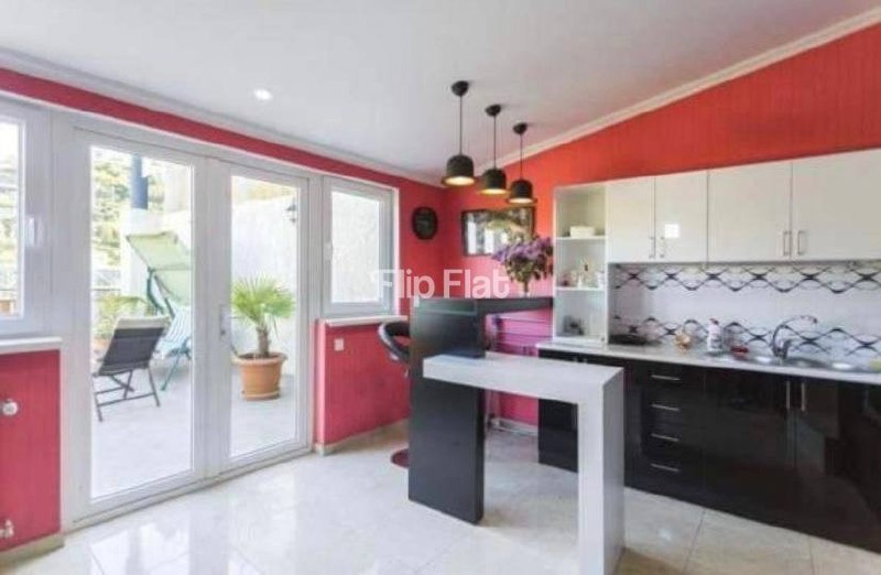 Apartment, 3 bedrooms · Sololaki — photo 2