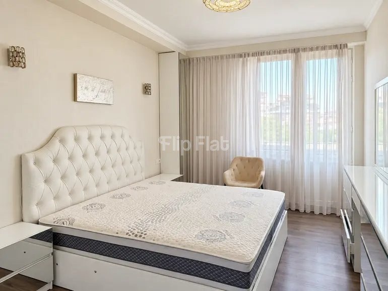 Apartment, 3 bedrooms · Vake — photo 4