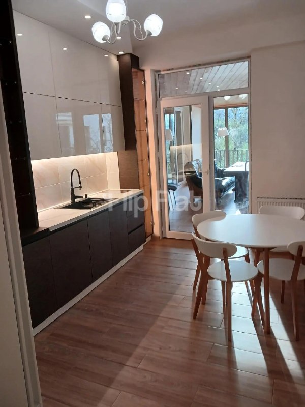 Apartment, 4 bedrooms · Vake — photo 1