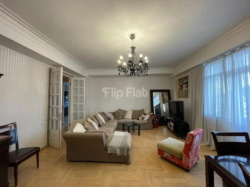 Apartment, 4 bedrooms · Vake — photo 3