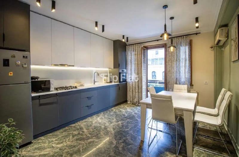 Apartment, 3 bedrooms · Sololaki — photo 1