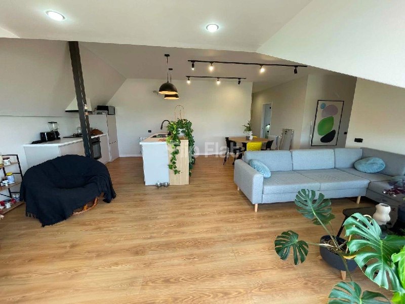 Apartment, 3 bedrooms · Mtatsminda — photo 2